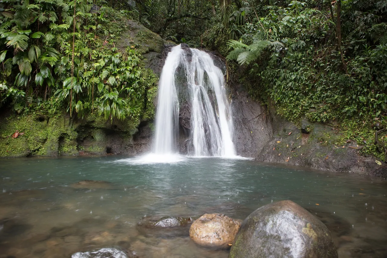 Relatie retreat: Doorbreek je relatie sleur, NU - guadeloupe pixabay  logaroo  waterval.