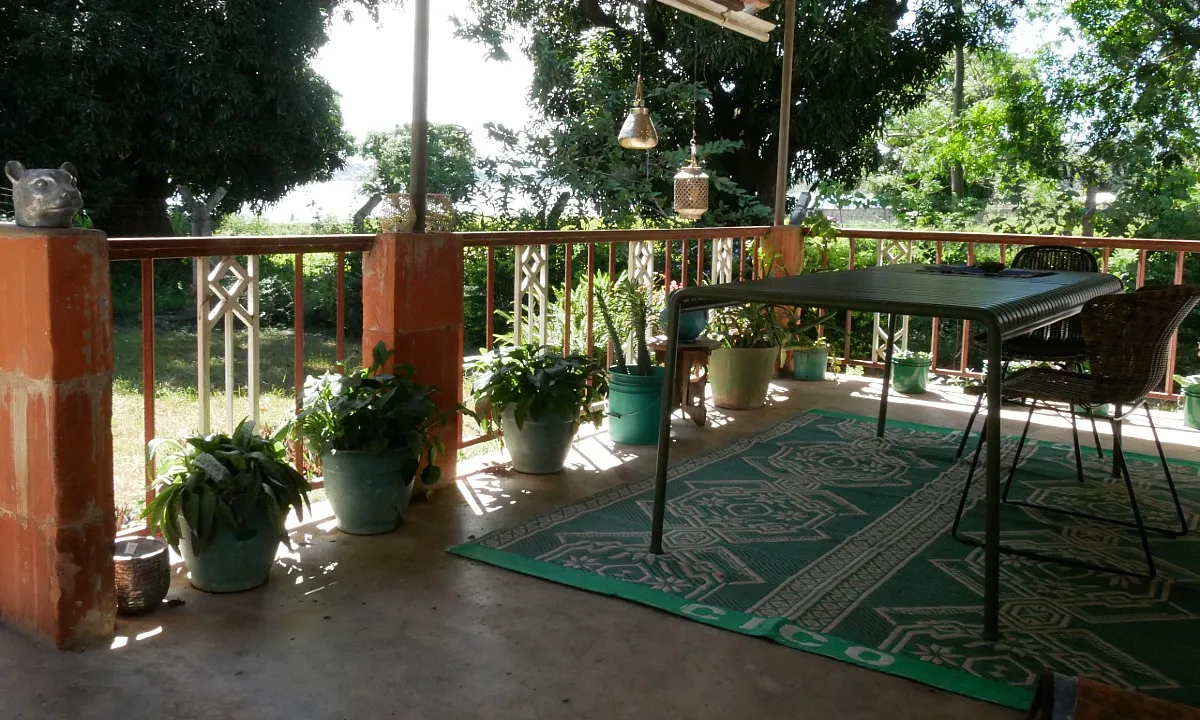 Trauma retreat Tanzania: Individuele reset  - veranda tanzania .